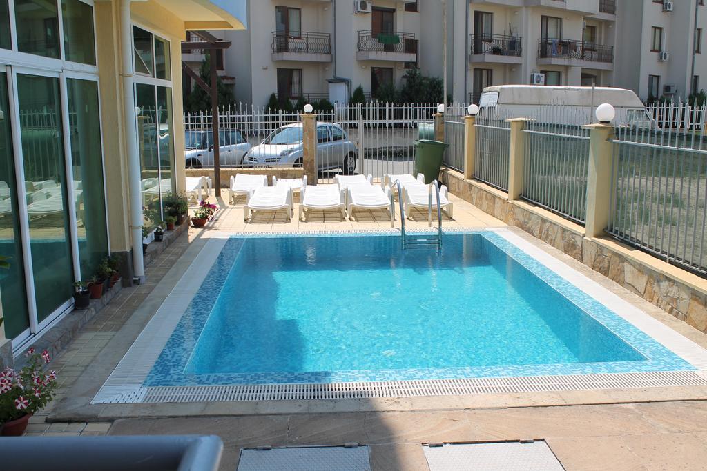 Aqua Blue Apartments Pantai Sunny Luaran gambar